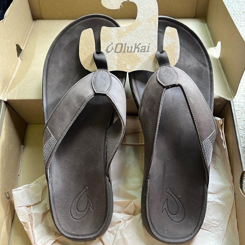 Olukai brown leather flip flop sandals